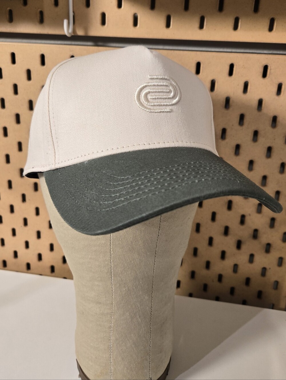 While On Earth Snap-Back Hat Fingerprint 3D embroidered White Hunter Green